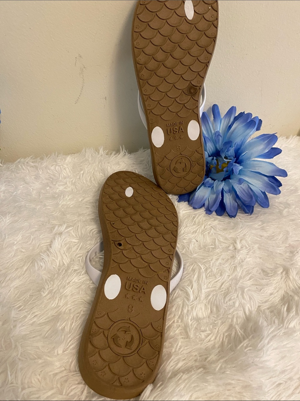 Women's White Strap Brown Flip Flops Sz 8m - Picture 5 of 6